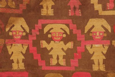 (detail) Chimú mantel door Chimú style